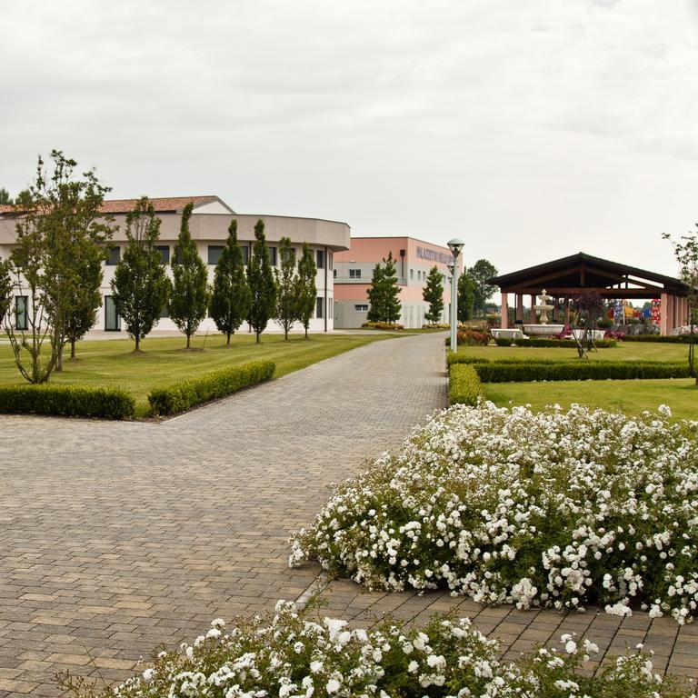 Hotel Novarello Resort & Spa Granozzo con Monticello Exterior photo