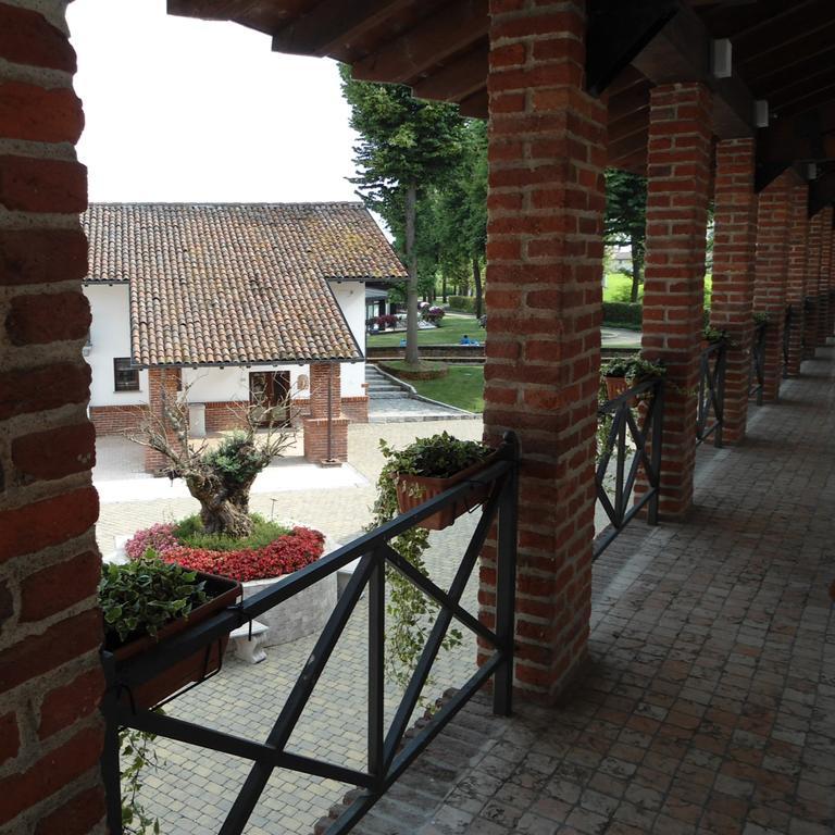 Hotel Novarello Resort & Spa Granozzo con Monticello Exterior photo