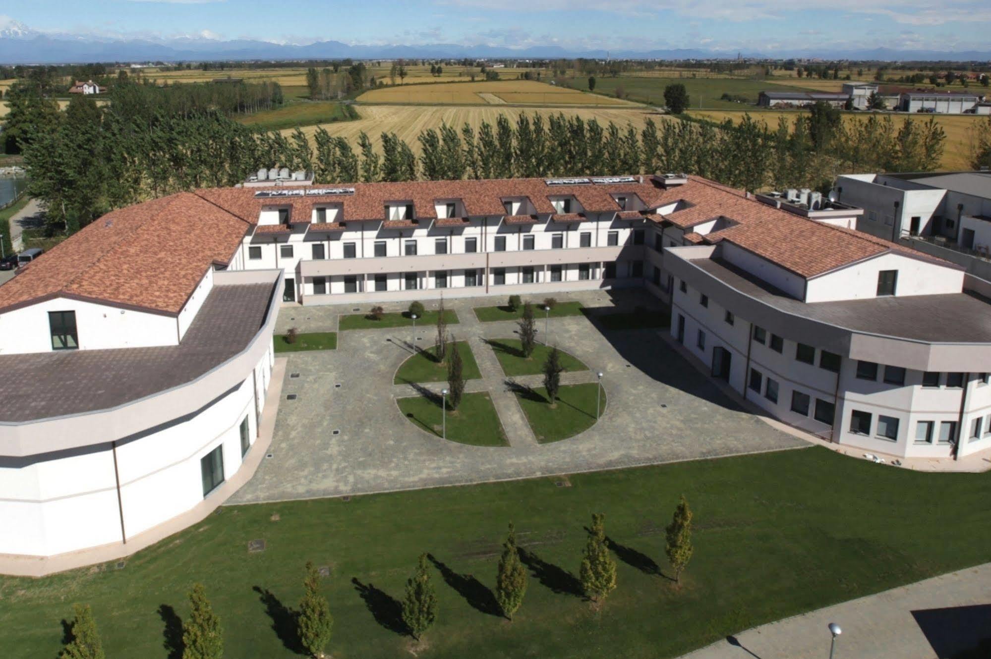 Hotel Novarello Resort & Spa Granozzo con Monticello Exterior photo